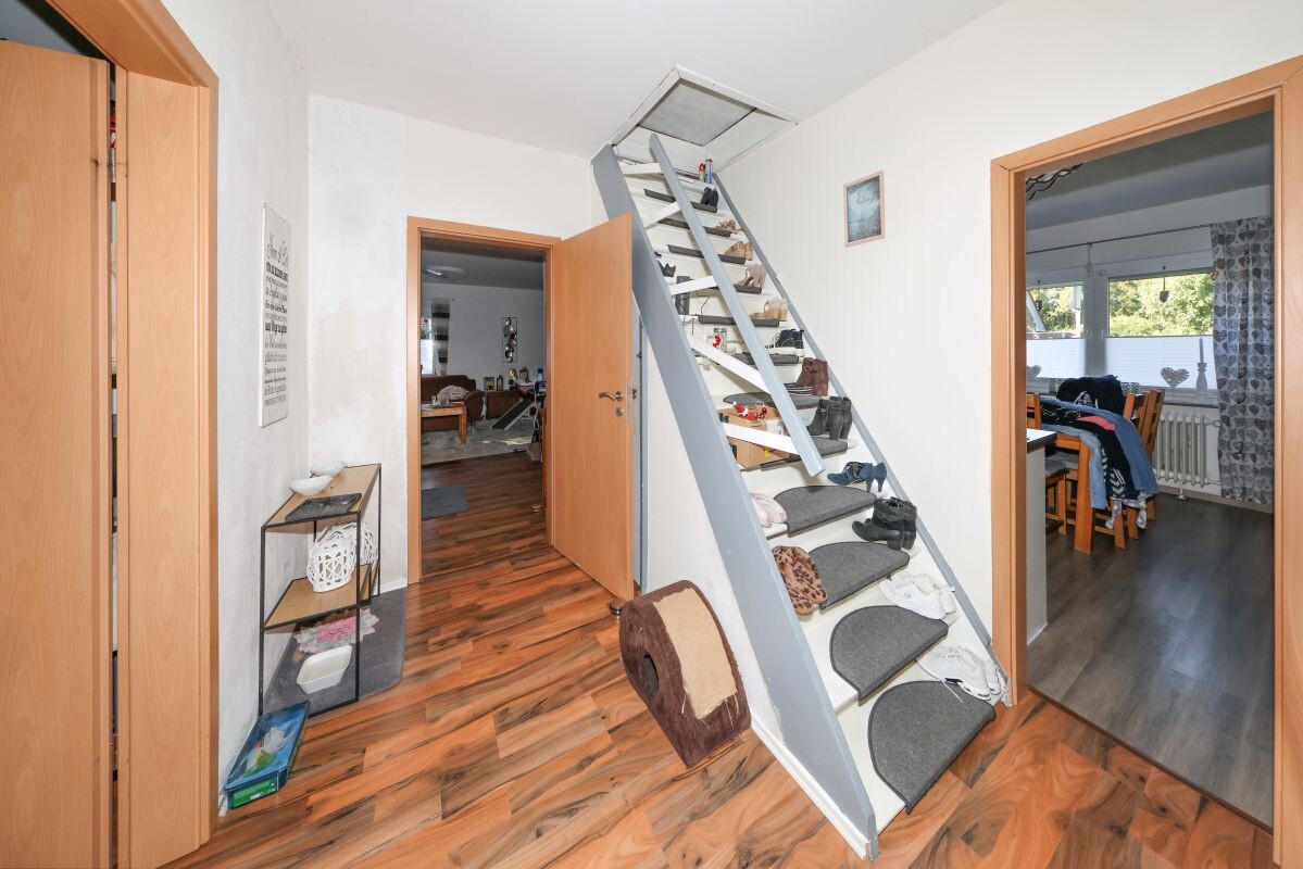 Treppenaufgang zum Dachgeschoss Treppenaufgang zum Dachgeschoss