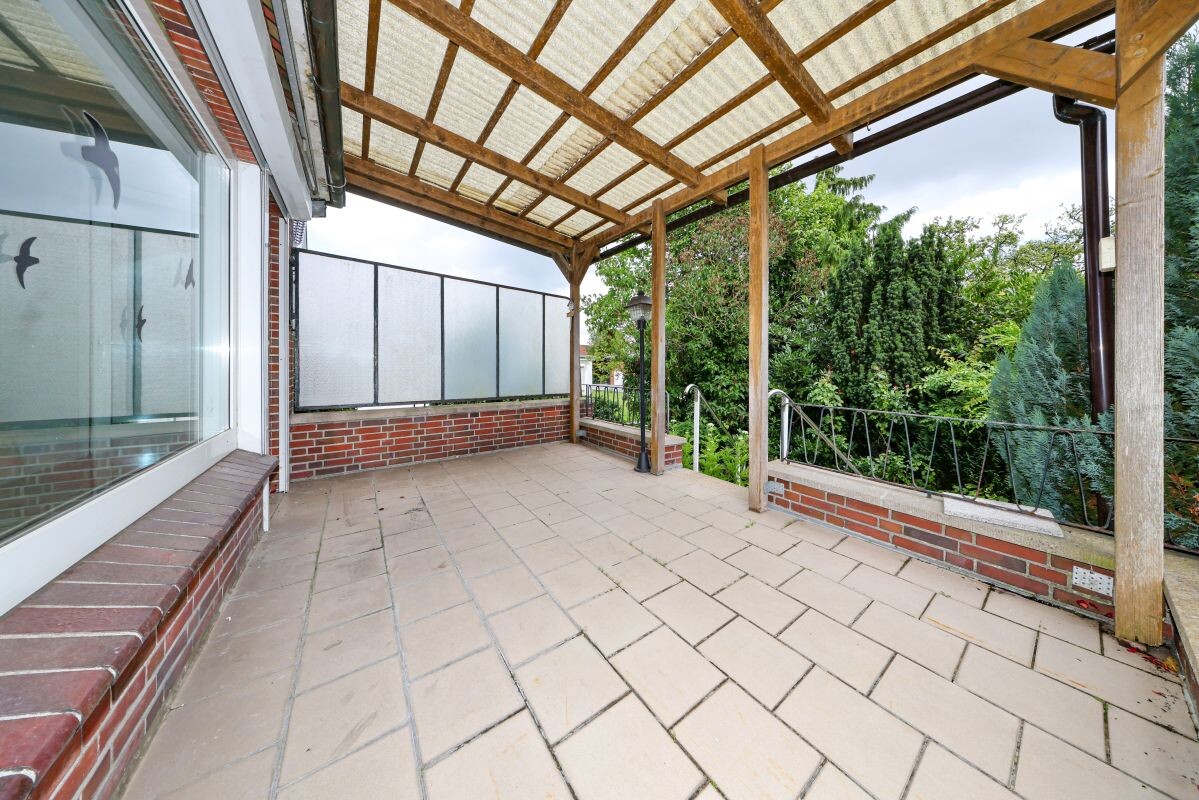 überdachte Hochterrasse überdachte Hochterrasse