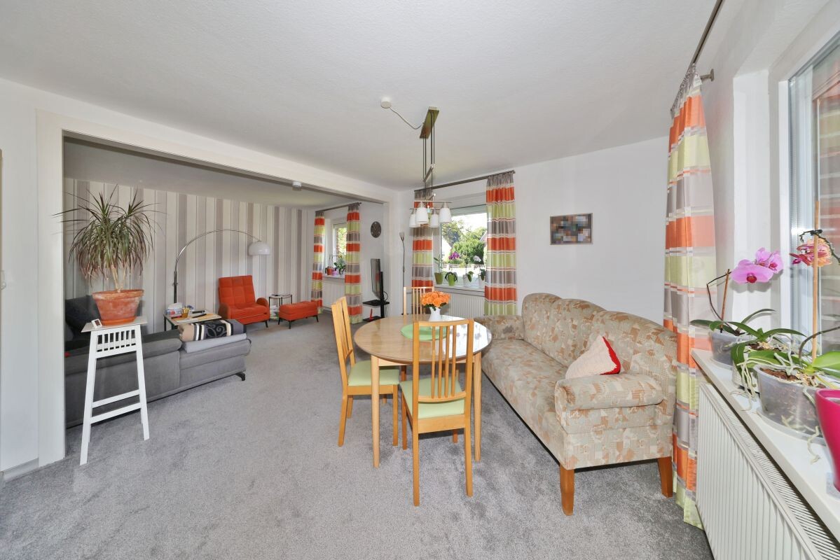 Großzügiges Wohn-/Esszimmer Großzügiges Wohn-/Esszimmer