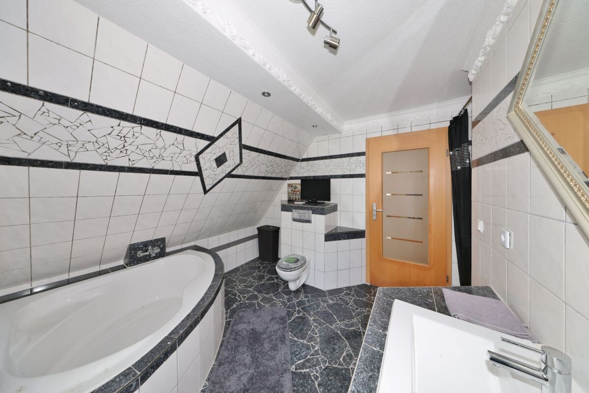...Eckbadewanne ...Eckbadewanne