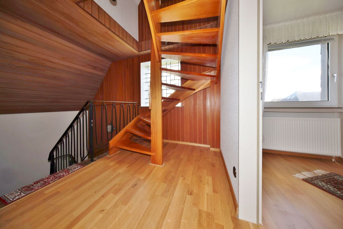 Treppe zum Dachgeschoss Treppe zum Dachgeschoss