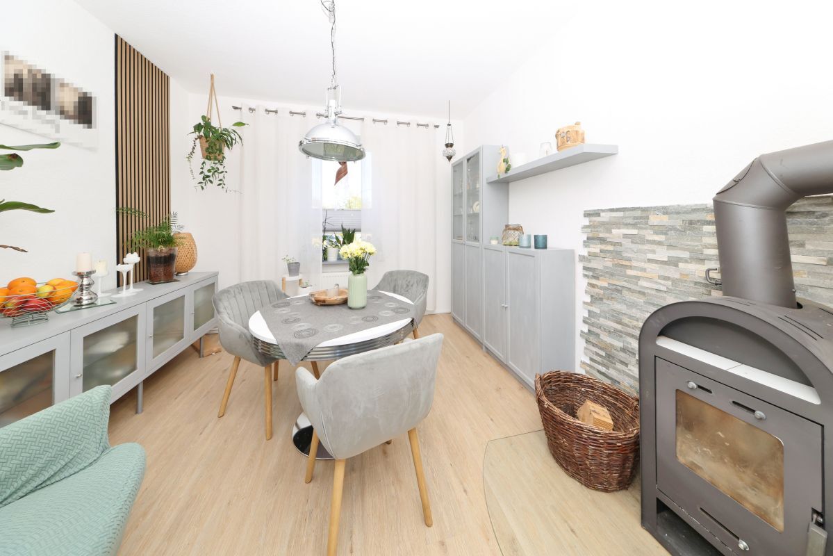 Esszimmer mit Kaminofen Esszimmer mit Kaminofen