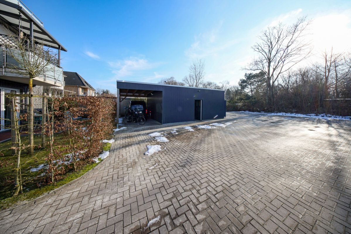 Hof mit PKW-Stellplatz Hof mit PKW-Stellplatz