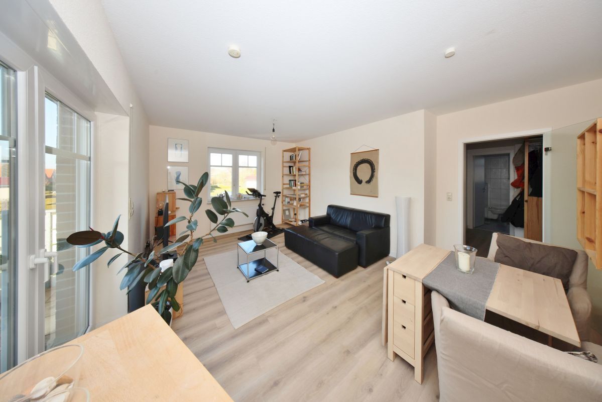 Wohn-/Esszimmer mit Zugang zum Balkon Wohn-/Esszimmer mit Zugang zum Balkon