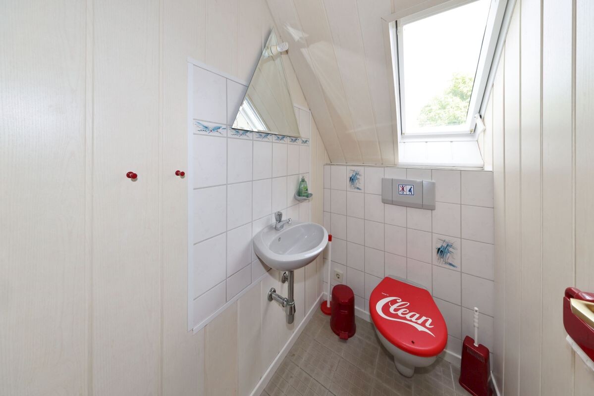 WC WC