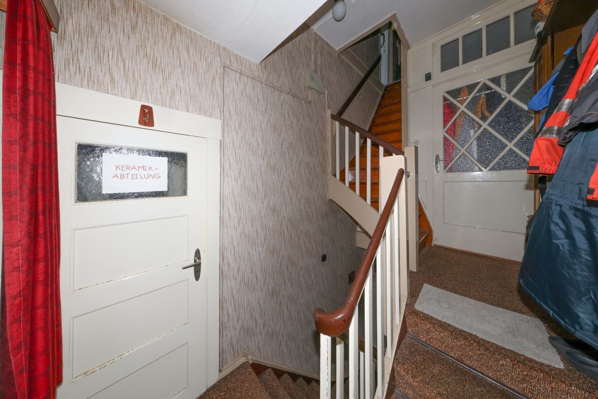 Treppenaufgang zum Dachgeschoss Treppenaufgang zum Dachgeschoss