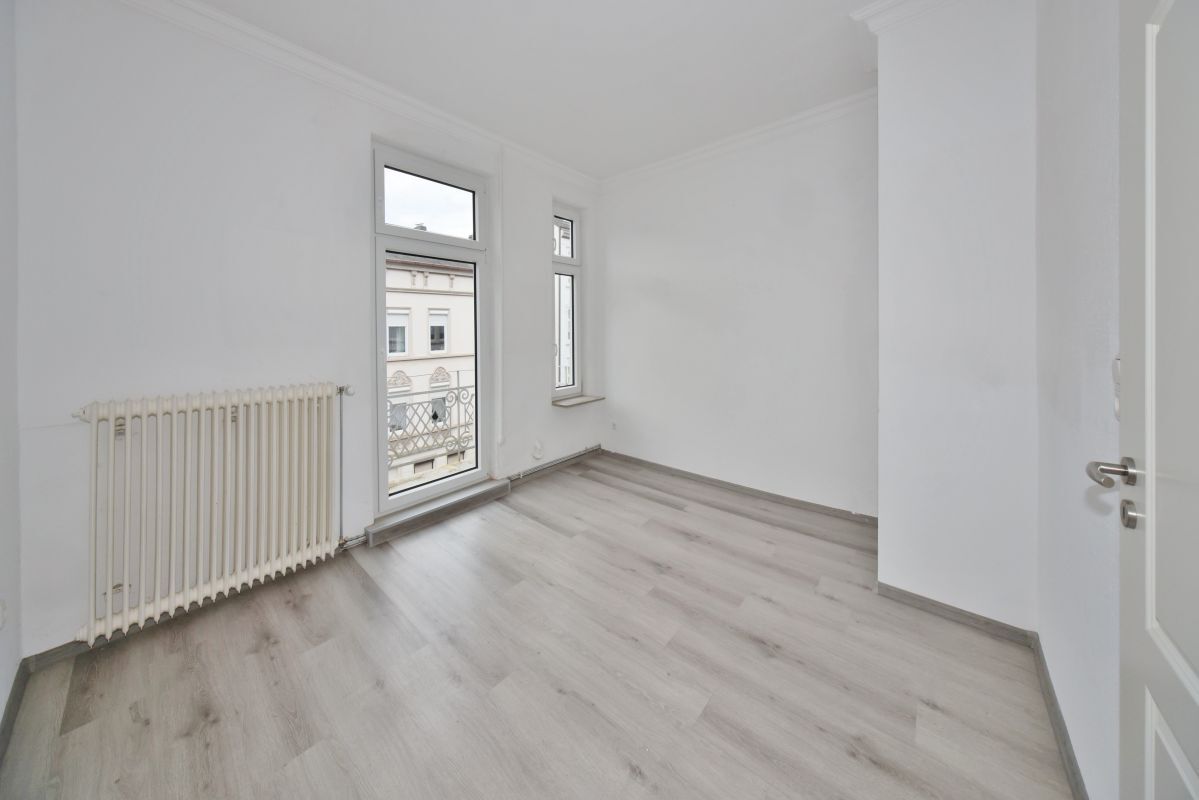 Schlafzimmer mit Zugang zum Balkon Schlafzimmer mit Zugang zum Balkon